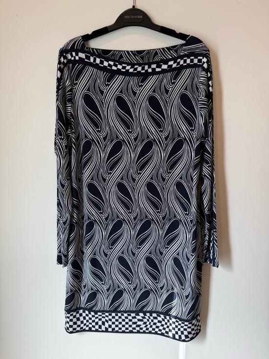 Michael Kors Dresses & Skirts - Michael Kors Navy & White Wave-Print Dress